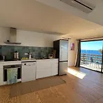 Cabanon Moderne, Les Pieds Dans L'eau, 2 *