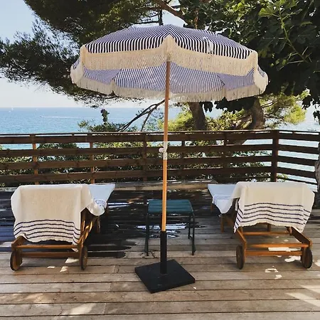 Cabanon Moderne, Les Pieds Dans L'eau, 2 * Le Pradet