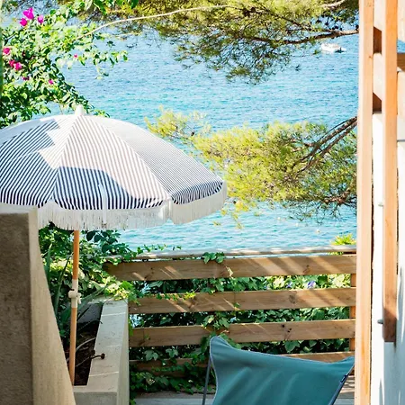 Cabanon Moderne, Les Pieds Dans L'eau, 2