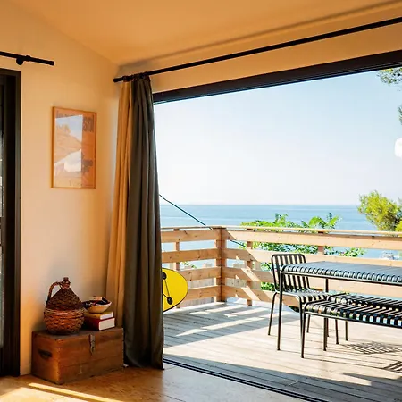 Holiday home Cabanon Moderne, Les Pieds Dans L'eau, 2 *