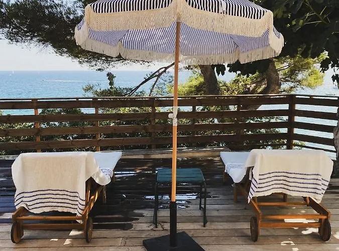 Cabanon Moderne, Les Pieds Dans L'eau, 2 * Le Pradet