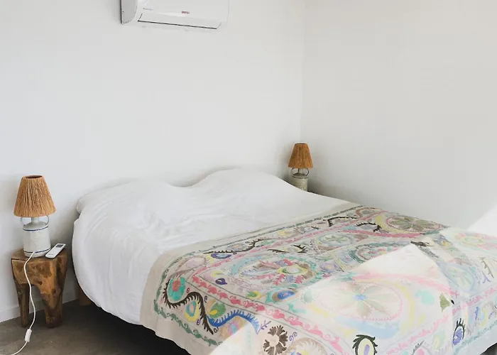 Cabanon Moderne, Les Pieds Dans L'eau, 2 Le Pradet