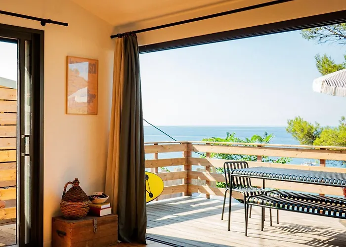 Ferienhaus Cabanon Moderne, Les Pieds Dans L'eau, 2 *
